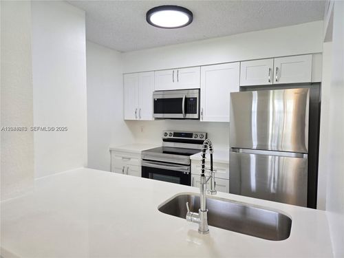 102-2890 N Oakland Forest Dr, Oakland Park, FL, 33309-6419 | Card Image