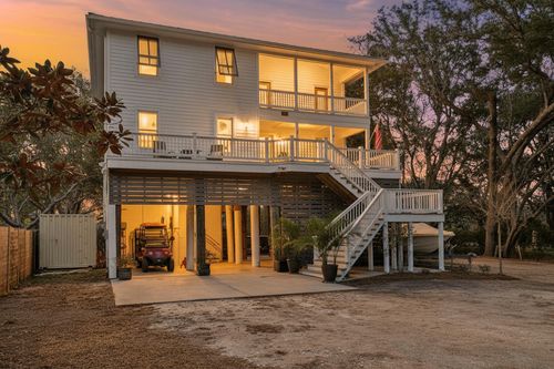 1527 Macoma Dr, Mount Pleasant, SC, 29466-9152 | Card Image