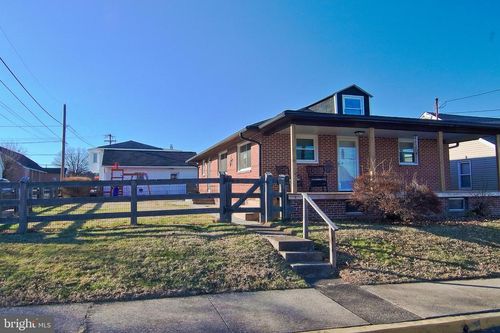 203 Lemon St, POTTSTOWN, PA, 19464-6715 | Card Image
