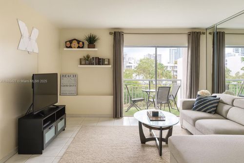 apt-327-400 Kings Point Dr, Sunny Isles Beach, FL, 33160-4733 | Card Image