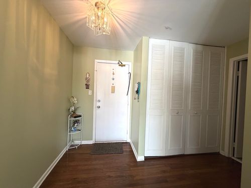 apt-2d-9208 Bumble Bee Dr, Des Plaines, IL, 60016-4264 | Card Image