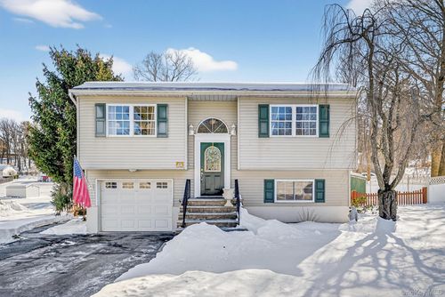31 Newbury St, Monroe, NY, 10950-1532 | Card Image