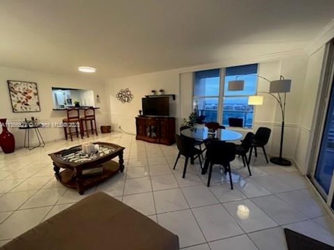 APT-1520 - 3800 S Ocean Dr, Condo with 2 bedrooms, 2 bathrooms and null parking in Hollywood FL | Image 8
