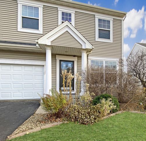 2397 Molnau Ct, Chaska, MN, 55318-3221 | Card Image