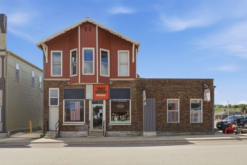 249 Center St, Elgin, IA, 52141-9334 | Card Image