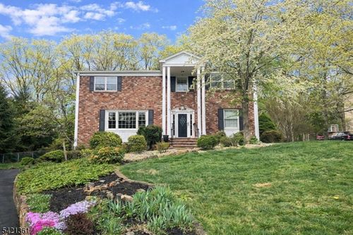 126 Wentworth Dr, Berkeley Heights, NJ, 07922-1701 | Card Image