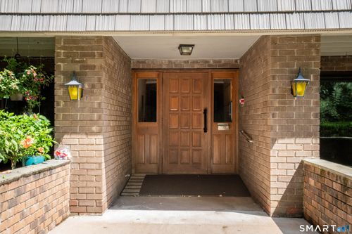 b3-60 Rambling Brook Ln, Glastonbury, CT, 06033-1627 | Card Image