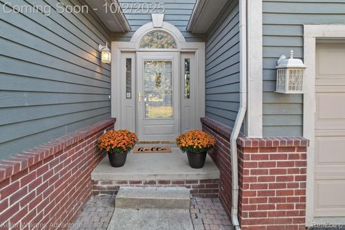 461 Alexander Dr, Commerce Twp, MI, 48390-2917 | Card Image