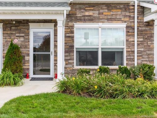 11 Hunter Dr, Central Islip, NY, 11722-4548 | Card Image