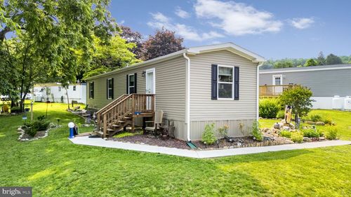 799 Willow Ln, GAP, PA, 17527-9576 | Card Image