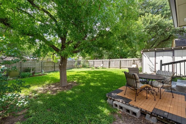 Have a relaxing time under the shady tree in the back yard! | Image 32