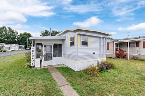 96 Helen St, Barberton, OH, 44203-6650 | Card Image