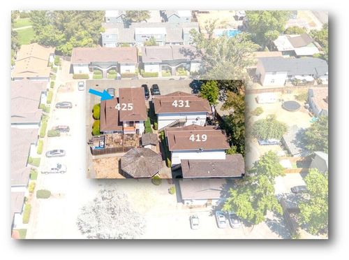 425 Ne Silverwood Pl, Grants Pass, OR, 97526-2275 | Card Image