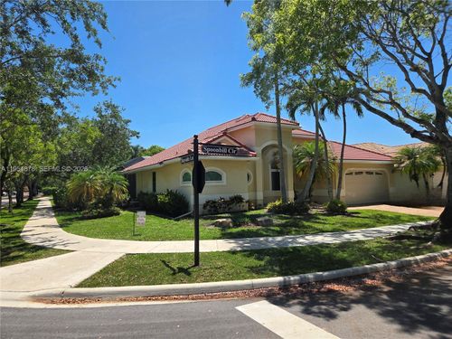 900 Spoonbill Cir, Weston, FL, 33326-3353 | Card Image