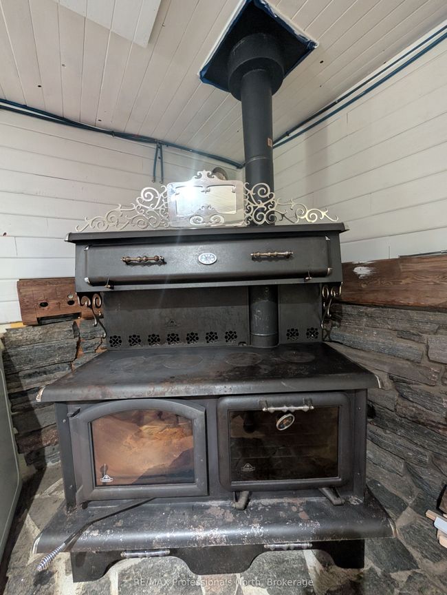 1408 Pearcely Rd, House other with 2 bedrooms, 1 bathrooms and 10 parking in Sundridge ON | Image 8