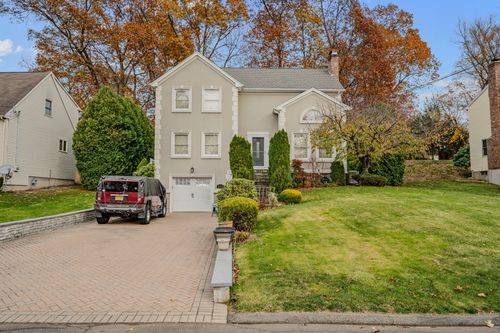 102 Westlook Rd, Wethersfield, CT, 06109-1472 | Card Image