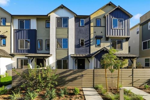 27317 Bear Creek Ln, Valencia, CA, 91381-2385 | Card Image