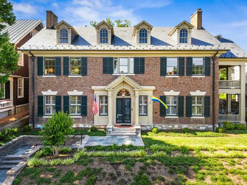 305 Beverley St E, STAUNTON, VA, 24401 | Card Image