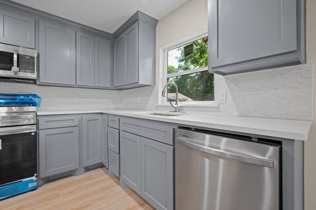310 N Walnut St, House other with 3 bedrooms, 2 bathrooms and null parking in Cleburne TX | Image 10