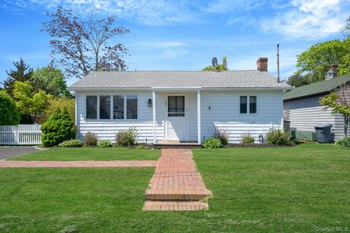 77 Point Street, Riverhead, NY, 11970 | Card Image