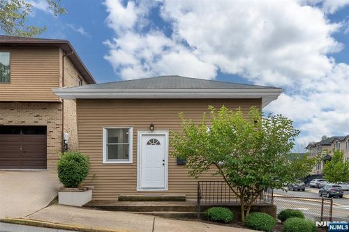418 E Brinkerhoff Ave, Palisades Park, NJ, 07650-2036 | Card Image