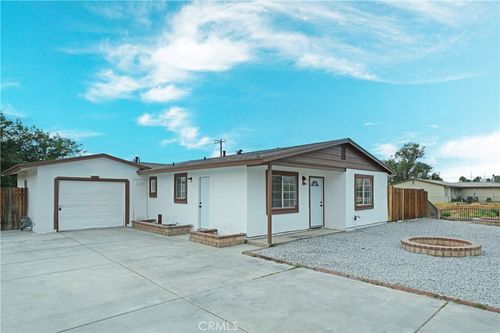15535 Fresno St, Victorville, CA, 92395-3555 | Card Image