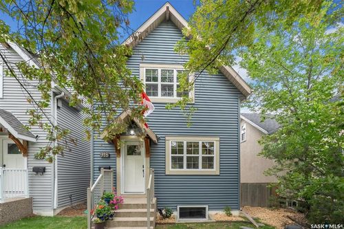 918 8th Ave N, Saskatoon, SK, S7K2X4 | Card Image