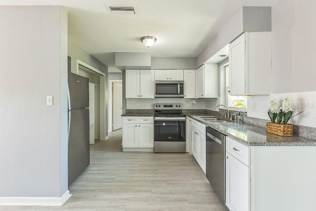 106 Avery Ave, House other with 2 bedrooms, 2 bathrooms and null parking in Crystal Beach FL | Image 8