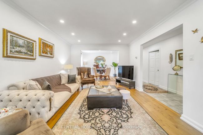 20 Hollis Cres, House other with 4 bedrooms, 3 bathrooms and 4 parking in Holland Landing ON | Image 7