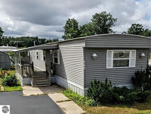 860 Manor Ln, Traverse City, MI, 49686-4368 | Card Image