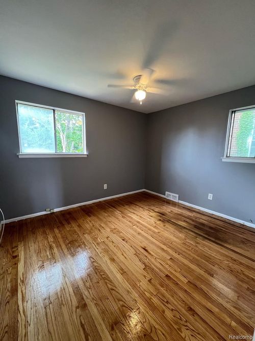 16904 Robson St, Detroit, MI, 48235-4047 | Card Image