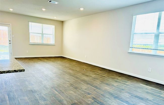 Living/Dining | Image 15