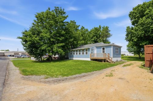 635 8th Ave W, Milan, IL, 61264-2332 | Card Image