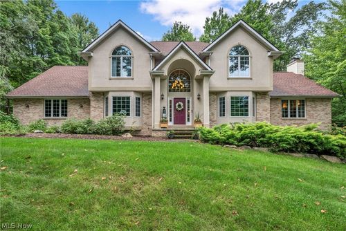 9198 Regency Woods Dr, Kirtland, OH, 44094-9381 | Card Image