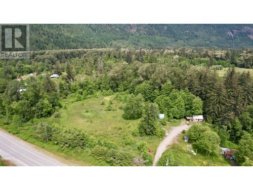 860 Mackenzie St, Bella Coola, BC, V0T1C0 | Card Image