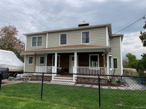25 Baylawn Ave, Copiague, NY, 11726-5001 | Card Image