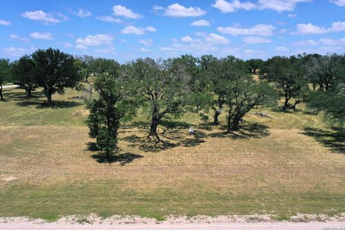 209 Axis Cir, Fredericksburg, TX, 78624-2792 | Card Image