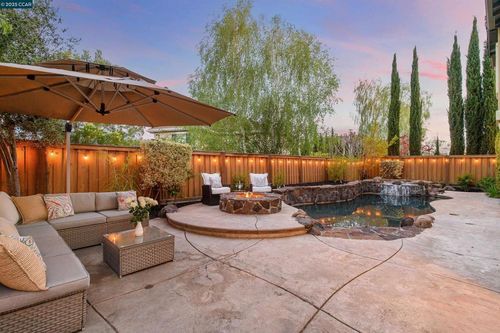 2261 Genoa St, Danville, CA, 94506-1919 | Card Image