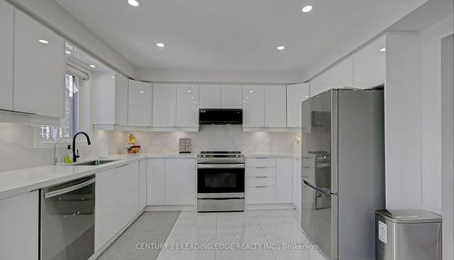 220 Olde Bayview Ave, Richmond Hill, ON, L4E3E4 | Card Image