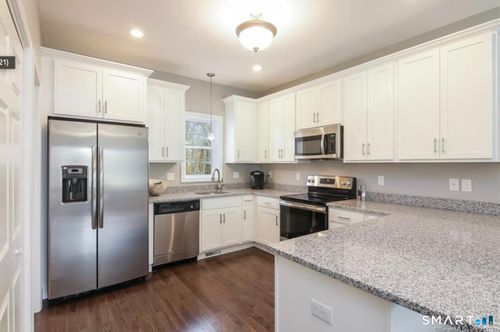 104-35 Ringgold St, West Hartford, CT, 06119-2196 | Card Image