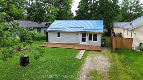 7811 Ken St, Town Of Plympton Wyoming, ON, N0N1J6 | Card Image