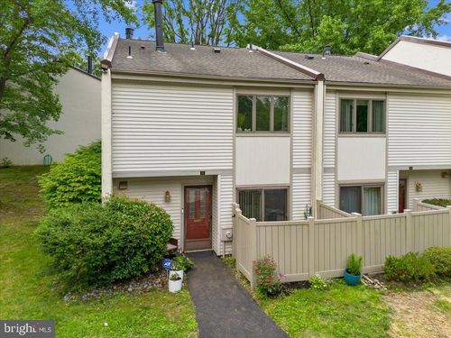 24 Twin Brooks Dr, WILLOW GROVE, PA, 19090-3903 | Card Image