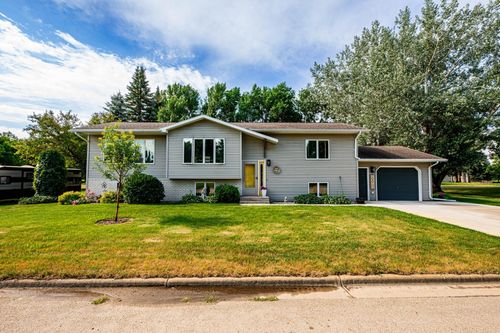 204 8th Ave E, Lisbon, ND, 58054-4704 | Card Image
