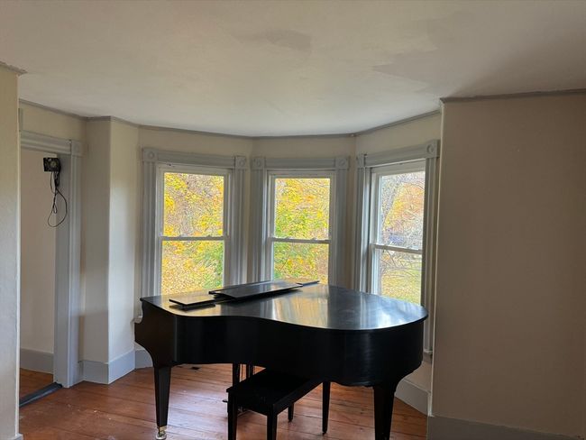 494 River Rd, House other with 6 bedrooms, 3 bathrooms and 4 parking in Deerfield MA | Image 4