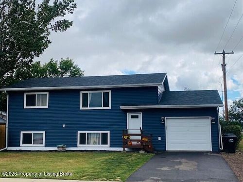 104 6th St Sw, South Heart, ND, 58655 | Card Image