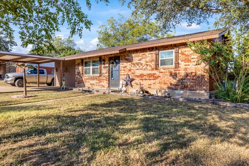 201 Cottonwood St, Comanche, TX, 76442-2032 | Card Image