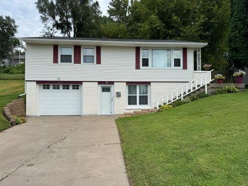 1117 Briarcliff Ln, Clinton, IA, 52732-6270 | Card Image
