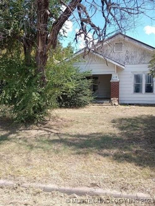 202 N 2nd St, Okemah, OK, 74859-2611 | Card Image