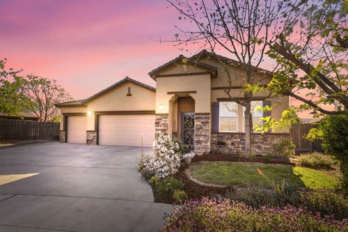 15717 W Botelho Ave, Kerman, CA, 93630-1392 | Card Image