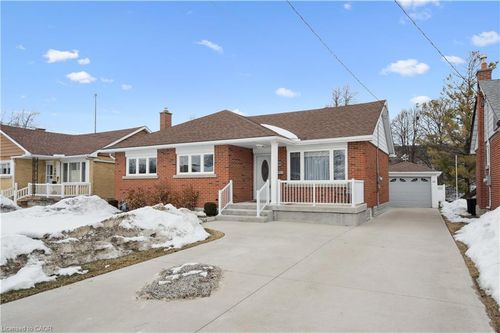 390 Dumfries Ave, Kitchener, ON, N2H2G1 | Card Image